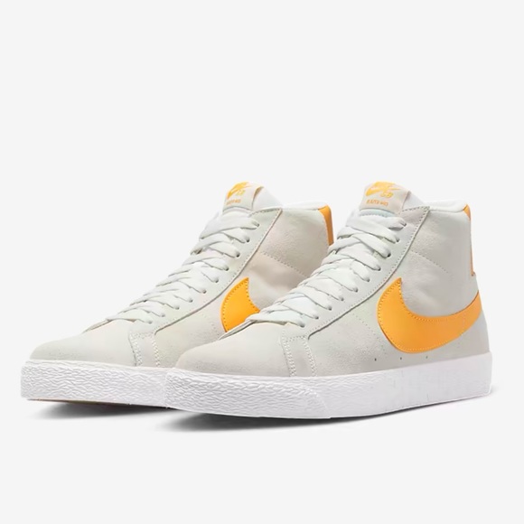 Nike Men’s SB Zoom Blazer Mid
Summit White/Summit White/Laser Orange
Skate Shoes - Picture 13 of 16